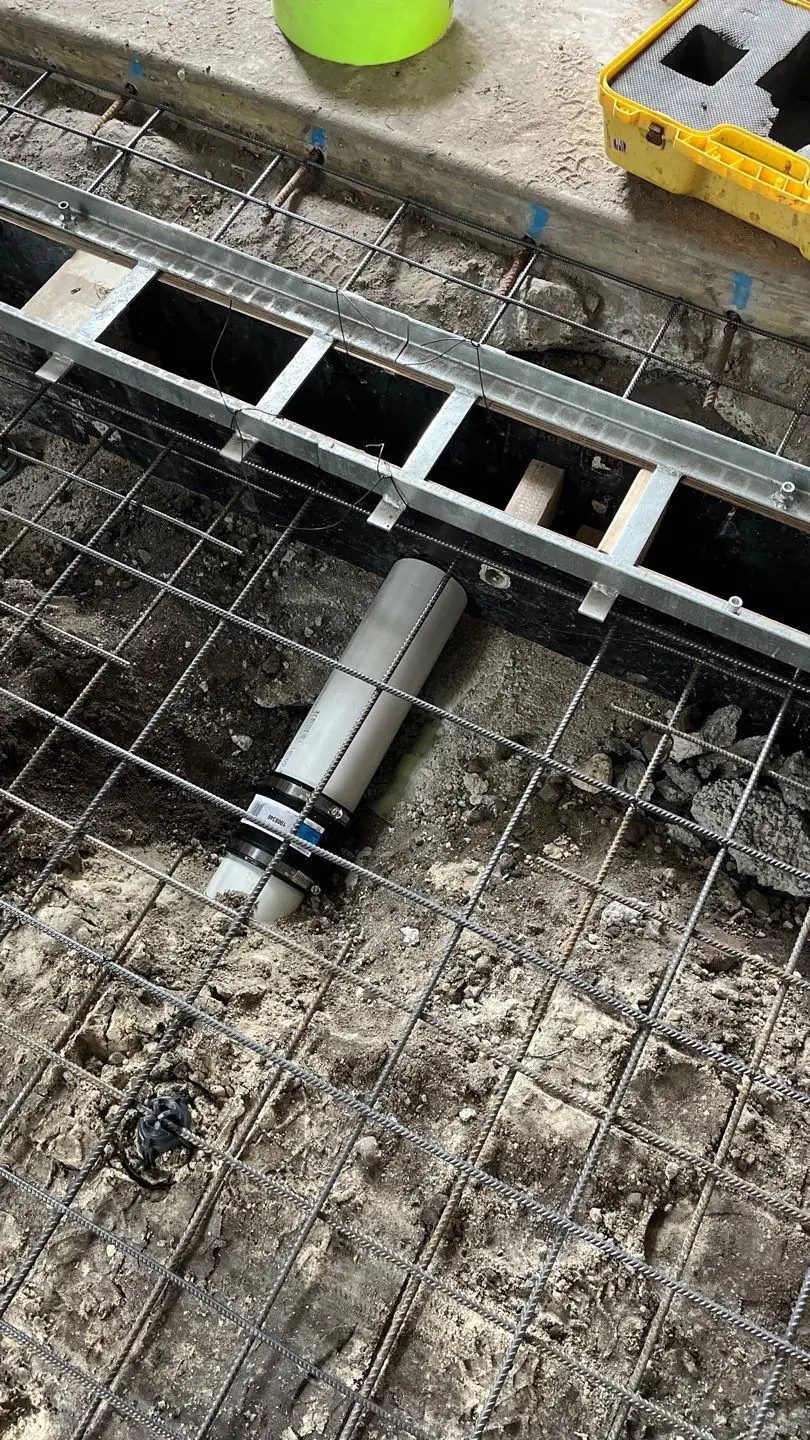 Drainage penetration set through slab reinforcement before the pour